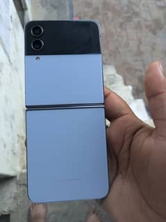 zflip 5g 512gb storag   sim time avalible 10by10