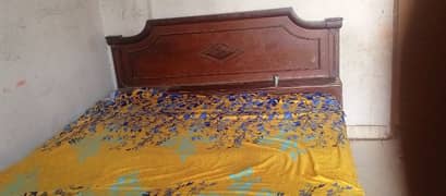 SELLING BED WITHOUT MATTRESS IN 20k