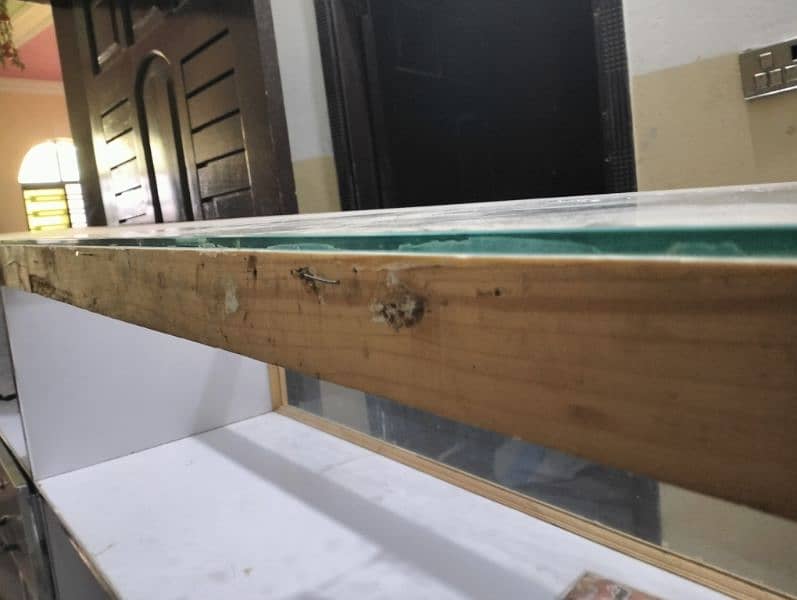 Shopes reception tables or Almari he Billul fresh condition he 5