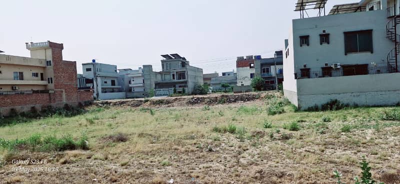 On 60 Feet Road 10 Marla Corner Plot Near Park Mosque And Commercial Market For Sale In C Block LDA Avenue 1 Lahore 0