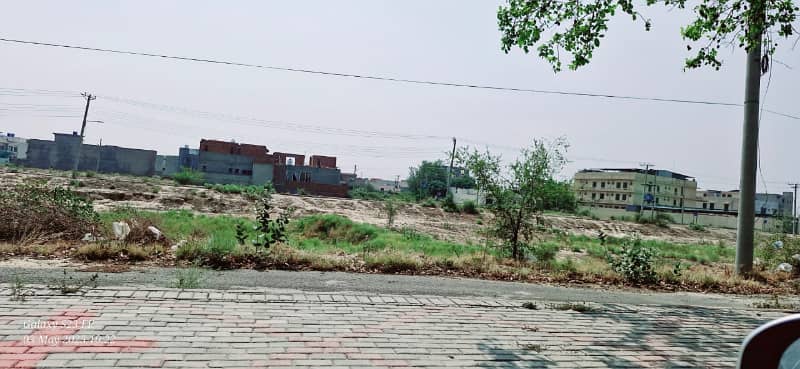 On 60 Feet Road 10 Marla Corner Plot Near Park Mosque And Commercial Market For Sale In C Block LDA Avenue 1 Lahore 3