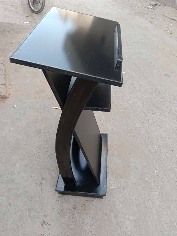 podium/ speech dice/rostrum 8