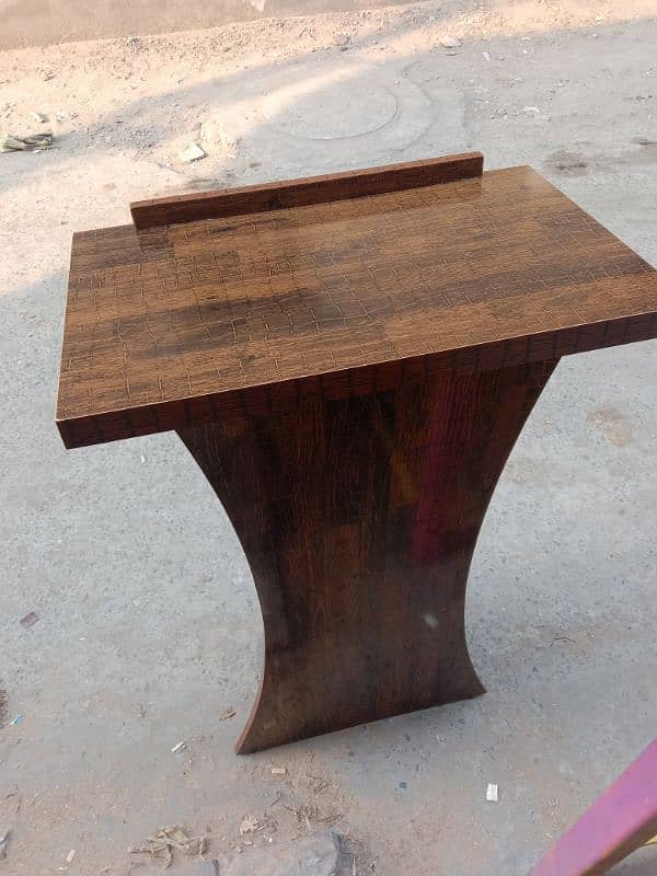 podium/ speech dice/rostrum 10