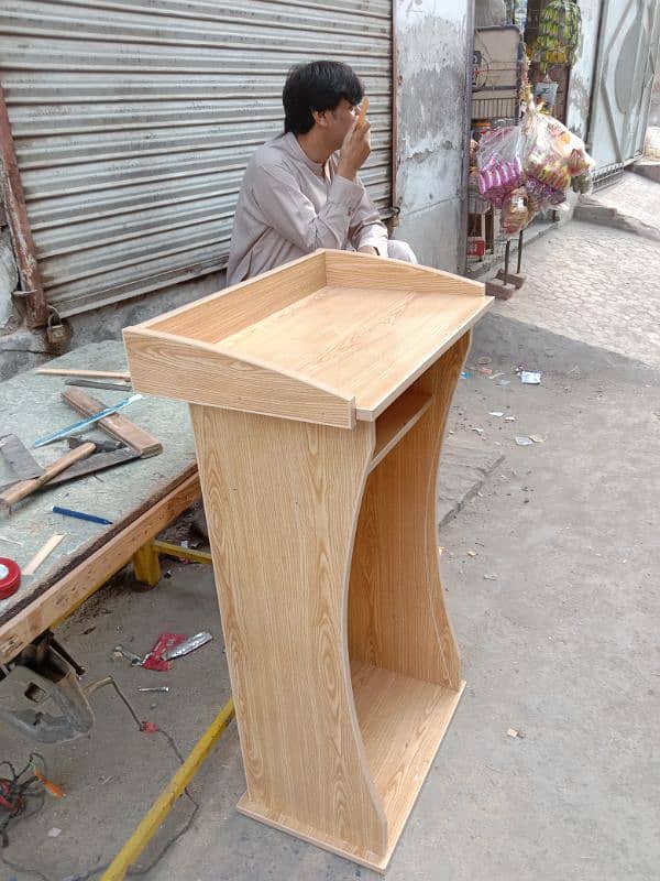podium/ speech dice/rostrum 15