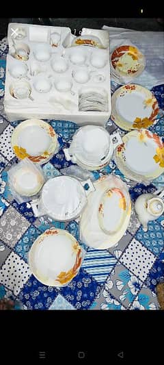 5 different dinner set available now for sale