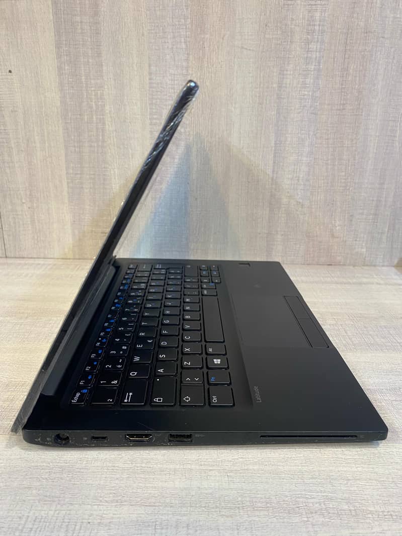 Dell Latitude E7280 TouchScreen | Core I5 7th Gen | 8Gb ram 256 Gb SSD 3
