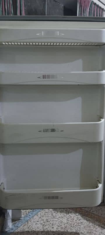 Dawlance fridge full size net and clean condition 2