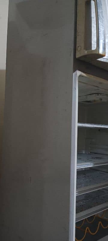 Dawlance fridge full size net and clean condition 3