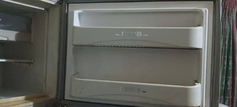 Dawlance fridge full size net and clean condition 4