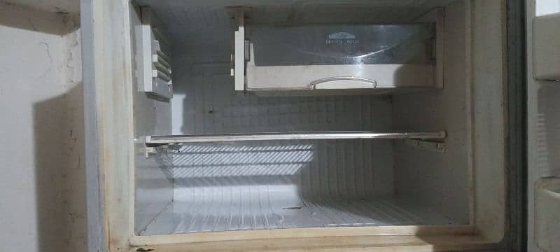 Dawlance fridge full size net and clean condition 5