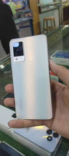 Vivo V21