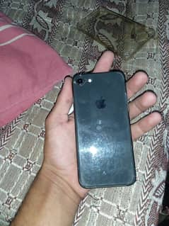 Iphone 8 ha or true tone on ha or koi masla nhi kahin sa tota nhi or