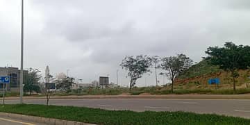 Near to Grand Jamia Masjid Bahria Hills Plots FOR SALE. Facing Jinnah Avenue and 2km from Main Entrance of BTK Heighted Location