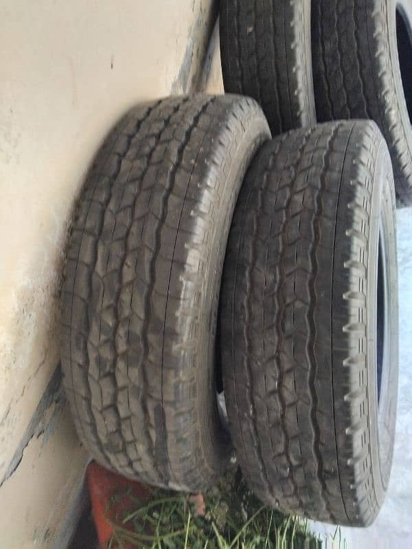 BRIGSTONE 195R 15C TYES 5000KMS DRIVEN  ONLY 1