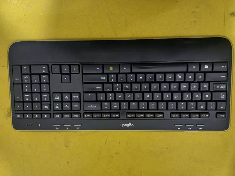 Wireless Logitech Keyboard and Mouse Combo with Dongle (Qty Available 6