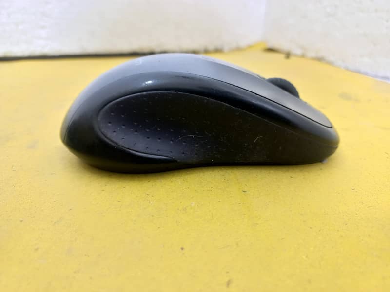 Wireless Logitech Keyboard and Mouse Combo with Dongle (Qty Available 11