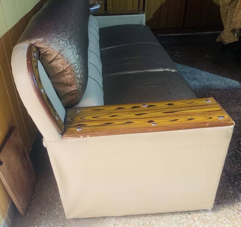 complete sofa set with good condition 4