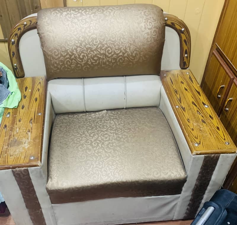 complete sofa set with good condition 5