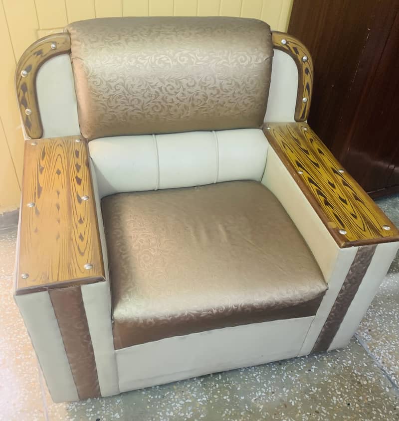complete sofa set with good condition 10