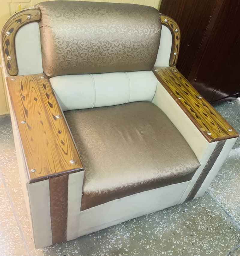 complete sofa set with good condition 11