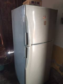 Dawlance jmbo saiz fridge good running condition