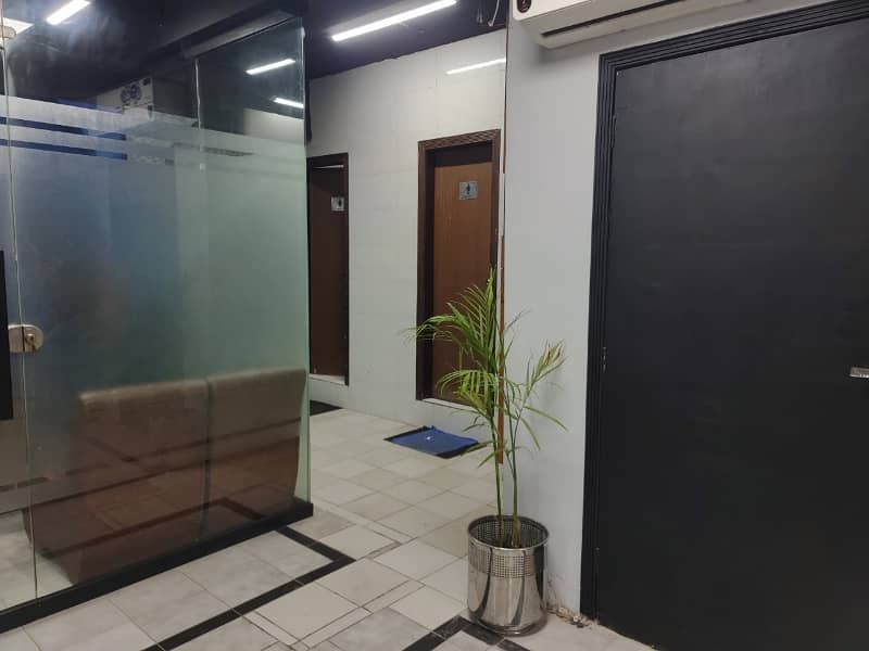 Elegant 3,000 Sq Ft Office Space for Rent in Gulberg Perfect for IT & Corporate Use 8