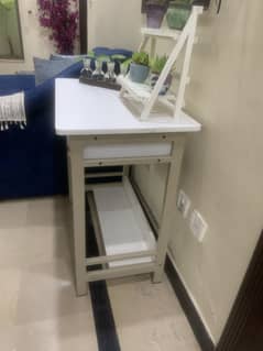 Computer table