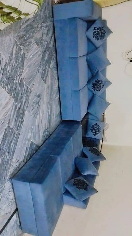 L shap sofas with table 0