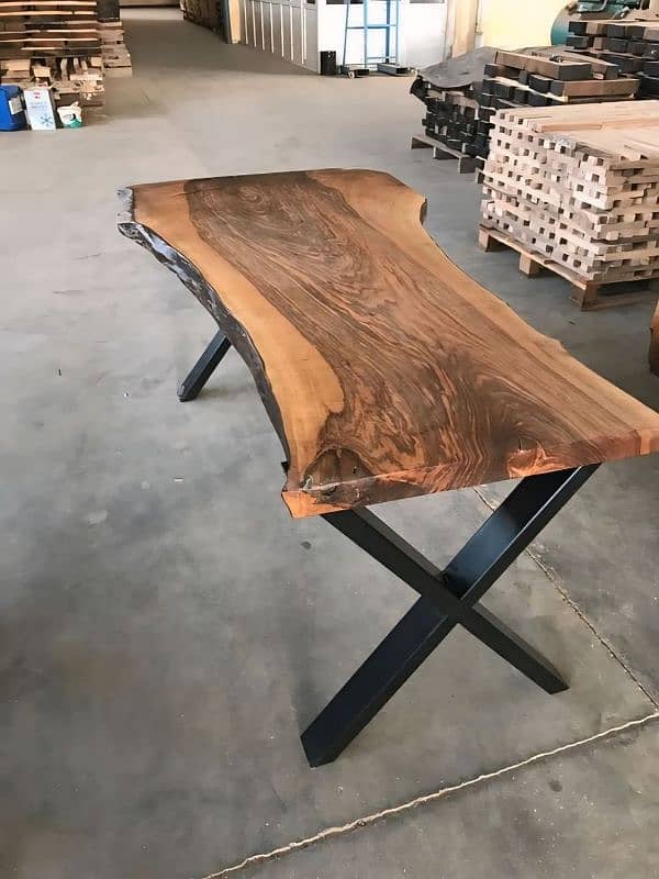 epoxy center table. Delivery all Pakistan can send. contact03328709877 5