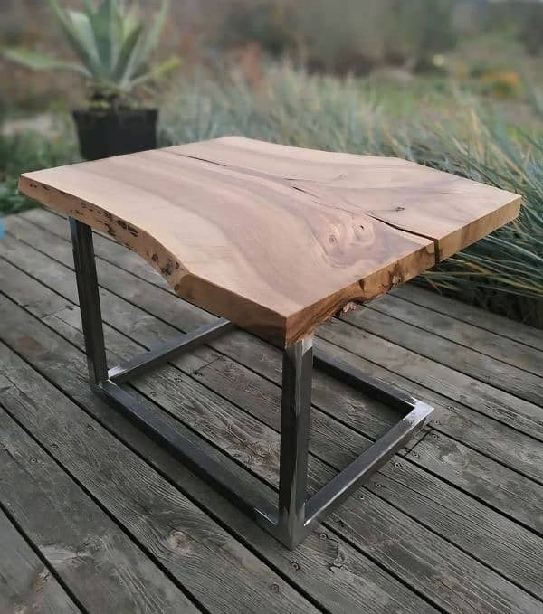 epoxy center table. Delivery all Pakistan can send. contact03328709877 11