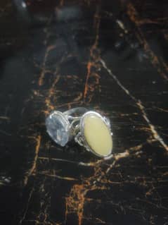 Haqeeq and zarqun stones