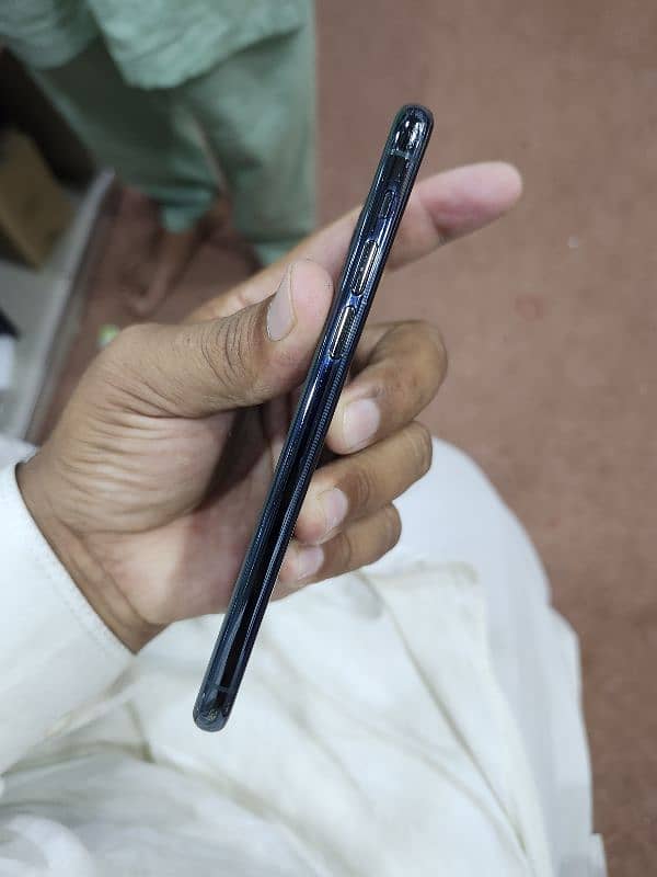 IPhone 11 pro  256Gb Pta approved waterpack 4
