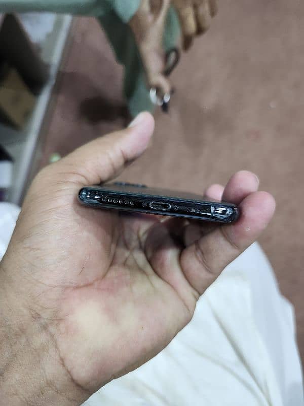 IPhone 11 pro  256Gb Pta approved waterpack 5