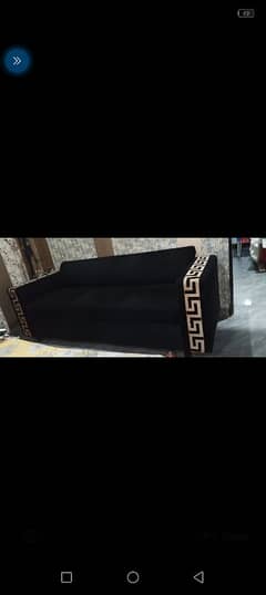 sofa set use ma h condition A1 h velvet ki poshesh hoy h