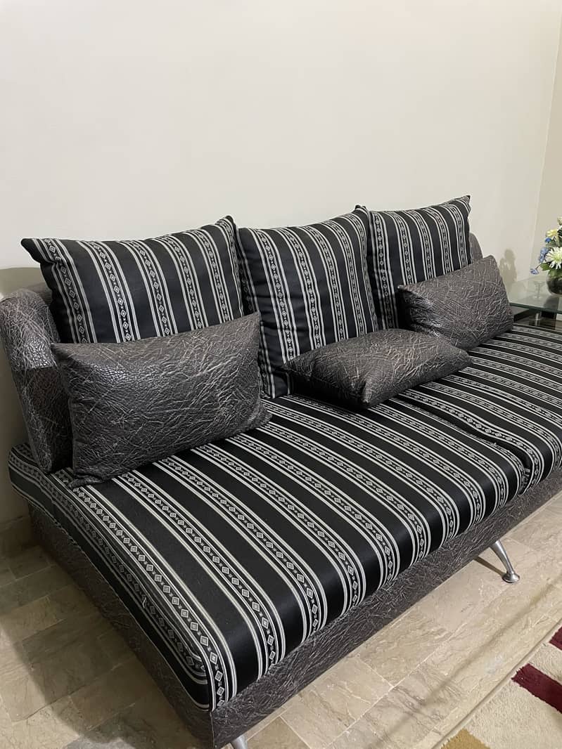 5 sitter sofa set with cushions 10/10 condition 1