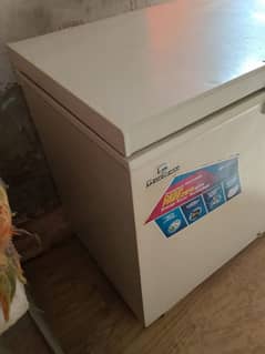 Deep Freezer for sale. Cooling boht achi ha