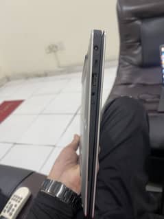 Dell xps 9350 i7 6th gen 8gb ram 256 Nwme card