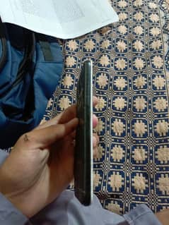 mobile a one hai chlny me  kohd chl rha hyeo