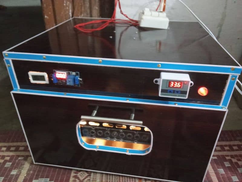 انڈوں سے چوزے نکا لنے والی مشین Eggs Hatching incubator AC and DC 18