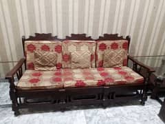 5 seater sofa with 1 table