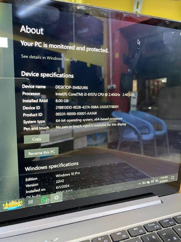 10/10 laptop with almost 4k display. . . boderless 3