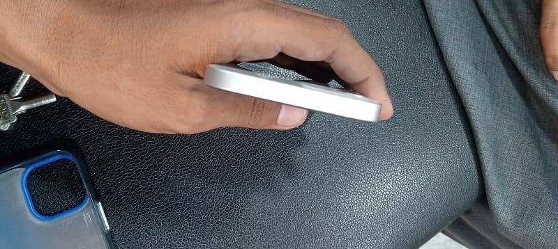 IPhone 12 Non PTA with 93% Health and 10/10 Condition. 4