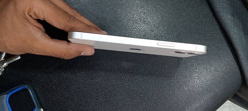 IPhone 12 Non PTA with 93% Health and 10/10 Condition. 5
