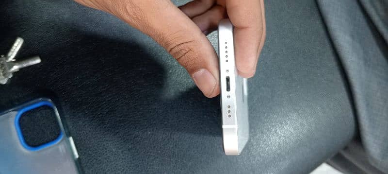 IPhone 12 Non PTA with 93% Health and 10/10 Condition. 6