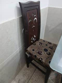 6 seater dining table 8/10 condition