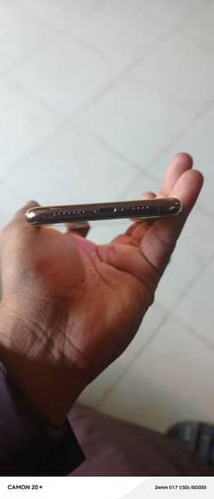 10/10 golden colour. battery health 85. sim lock .