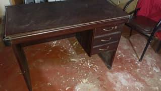 Computer and Study Table! slightly used.