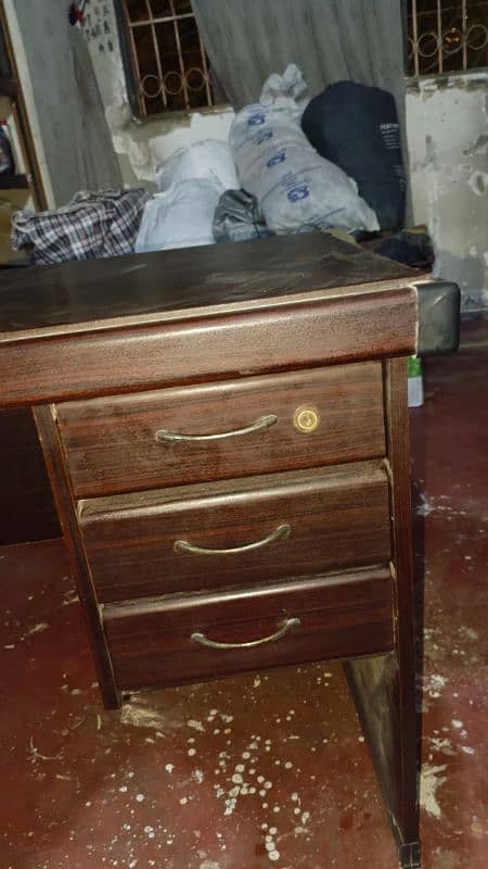 Computer and Study Table! slightly used. 1