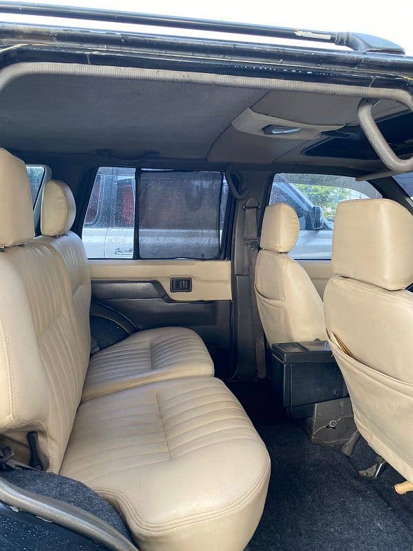 Nissan SUV 4x4 path fainder 9