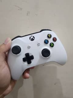 Xbox one S and Nintendo Controller legend of Zelda